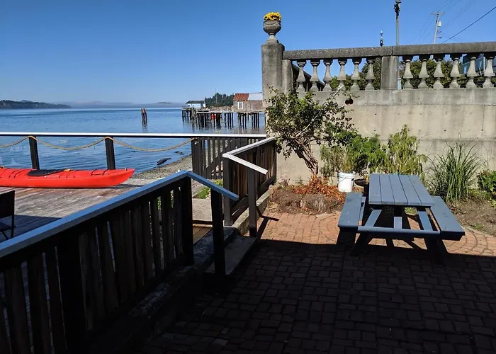 Nimpkish Hotel