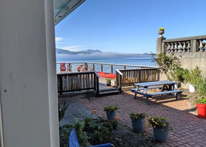 Nimpkish Hotel